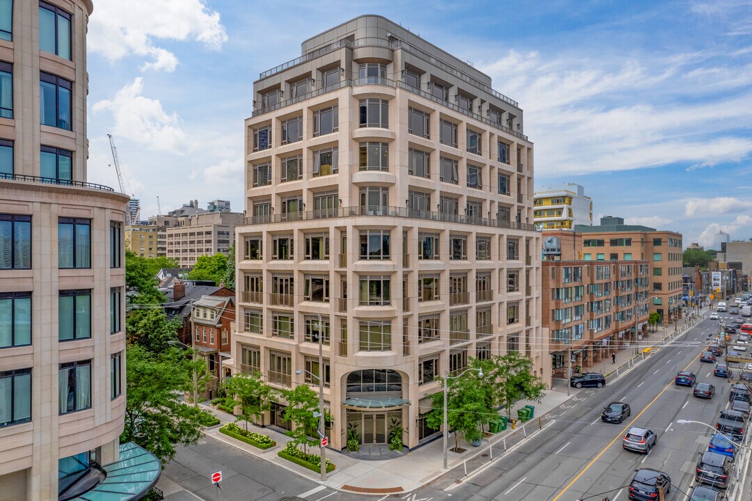 One Twenty Eight Hazelton in Toronto, ON - Building Photo