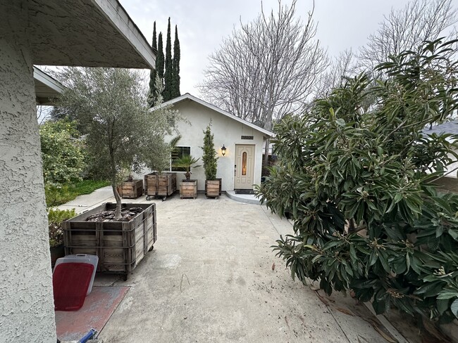 7713 Owensmouth Ave, Unit 7713 Owensmouth Ave.