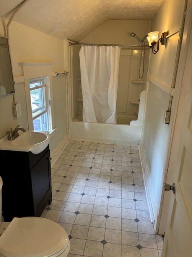 834 Oakhill St SE in Grand Rapids, MI - Building Photo - Building Photo