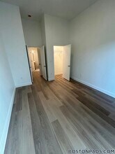 1079 Commonwealth Ave, Unit 308 in Boston, MA - Foto de edificio - Building Photo