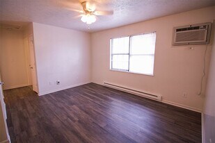 Andrew Place in West Lafayette, IN - Building Photo