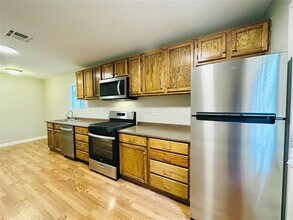 5014 Eilers Ave in Austin, TX - Foto de edificio - Building Photo