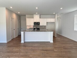 121 Founders Dr in Dawsonville, GA - Foto de edificio - Building Photo