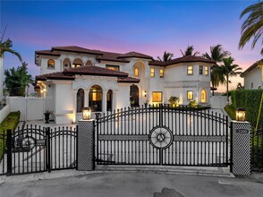 3300 NE 171st St in North Miami Beach, FL - Building Photo - Building Photo