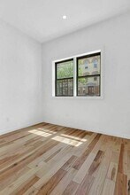 791 Onderdonk Ave, Unit 1R in Queens, NY - Building Photo - Building Photo