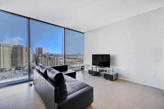 3722 Las Vegas Blvd in Las Vegas, NV - Building Photo - Building Photo