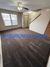 617 Willow Ln in Peculiar, MO - Building Photo - Building Photo