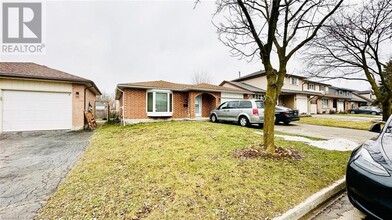 111 Scenic Wood Crescent in Kitchener, ON - Building Photo - Building Photo