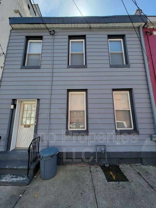 3 Ashland Pl in Troy, NY - Building Photo
