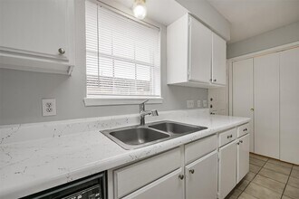 1213 Lyric Ln in Pasadena, TX - Building Photo - Building Photo