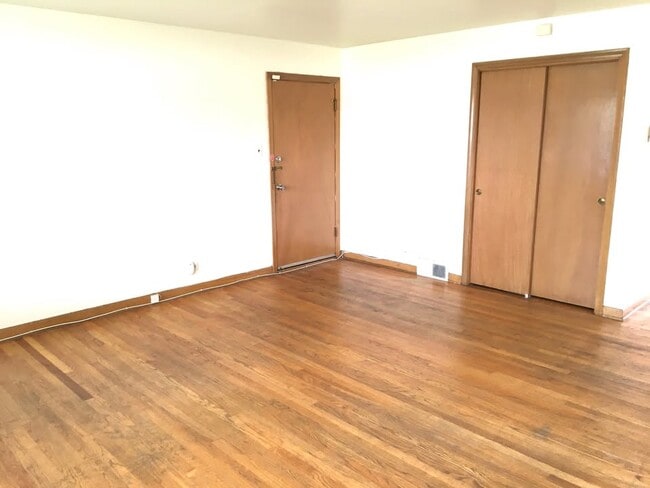 10350 Milford St, Unit 2E in Westchester, IL - Foto de edificio - Building Photo