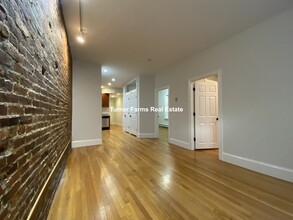 88A West Cedar St, Unit 2 in Boston, MA - Building Photo - Building Photo