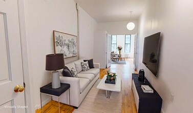 137 N 8th St in Brooklyn, NY - Foto de edificio - Building Photo