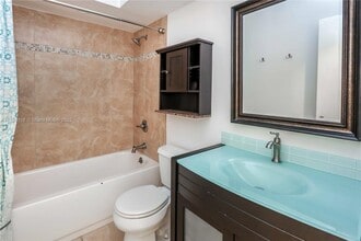 8299 Balgowan Rd in Miami Lakes, FL - Foto de edificio - Building Photo
