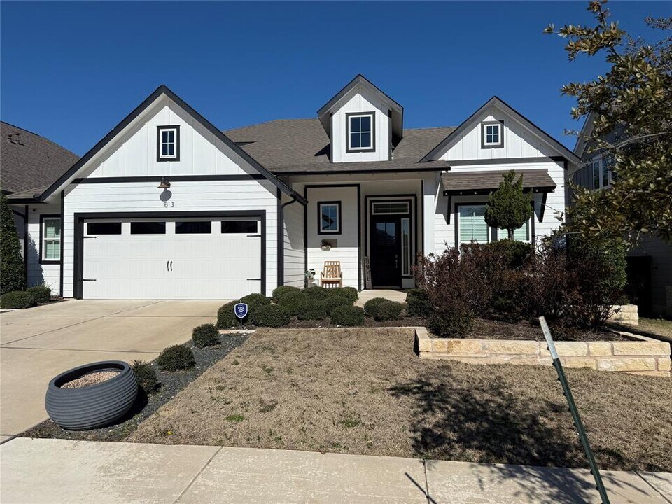 813 Craven Hill Ln in Leander, TX - Building Photo