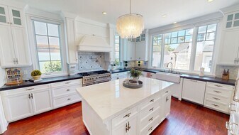 248 E Ave in Coronado, CA - Building Photo