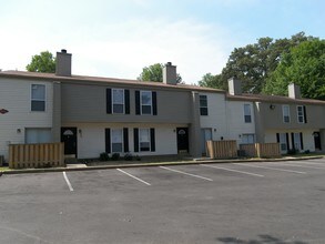 Annies Townhomes- 1 Month Free! in Memphis, TN - Building Photo - Building Photo