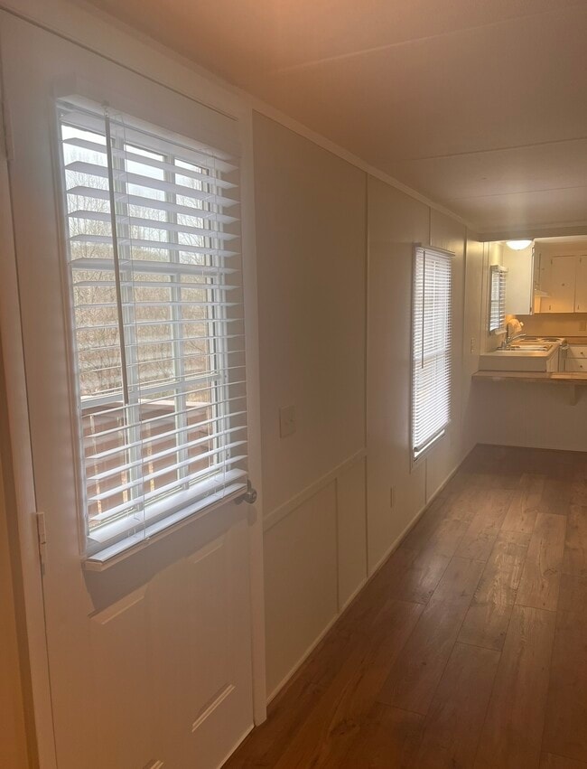 299 Frank Hodges Dr in Sugar Grove, NC - Foto de edificio - Building Photo