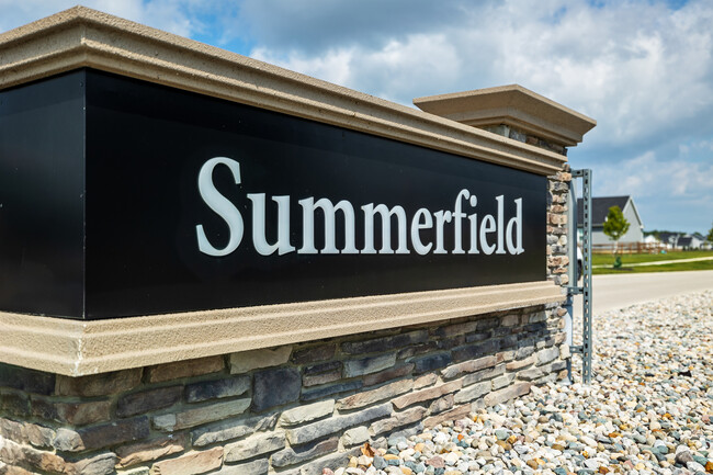 Summerfield Villas in Perrysburg, OH - Foto de edificio - Building Photo