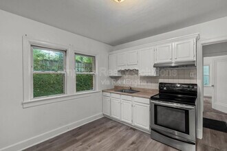 147 Chambers Rd in St. Louis, MO - Building Photo - Building Photo