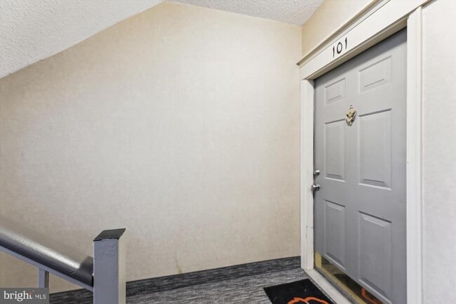12102 Greenwood Ct in Fairfax, VA - Building Photo - Building Photo