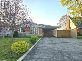 834 Westminster Dr S in Cambridge, ON - Building Photo