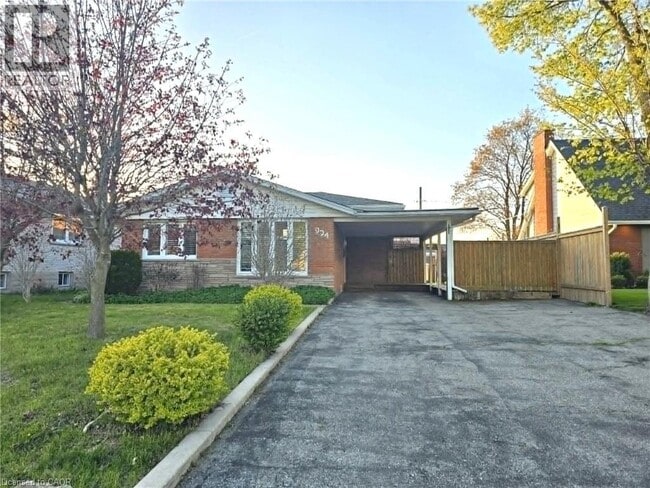 property at 834 Westminster Dr S
