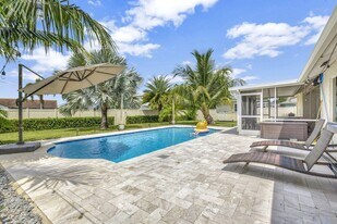 1104 Jackpine St in Wellington, FL - Building Photo