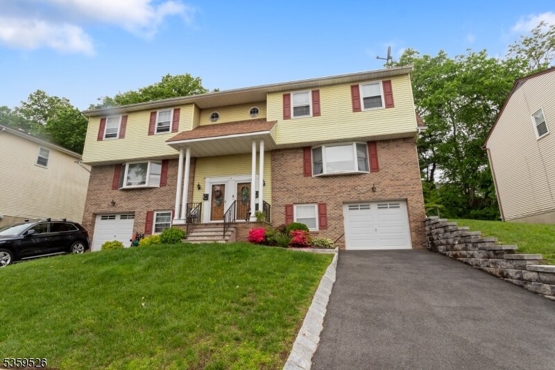 34 Meyerhoff Pl in Oradell, NJ - Building Photo