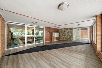 333 S East Ave in Oak Park, IL - Building Photo - Building Photo