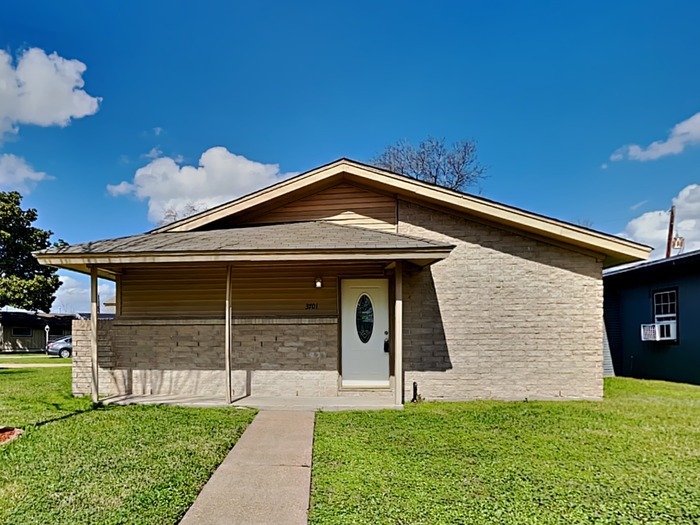 3701 Newton Dr in Pasadena, TX - Foto de edificio