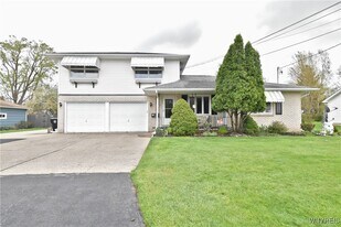 23 Katherine St in Lancaster, NY - Building Photo