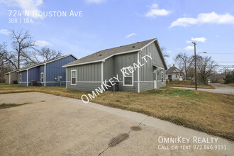 724 N Houston Ave in Denison, TX - Building Photo - Building Photo