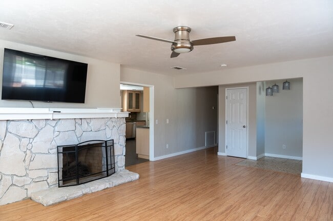 3339 W Cambridge Ave in Visalia, CA - Building Photo - Building Photo