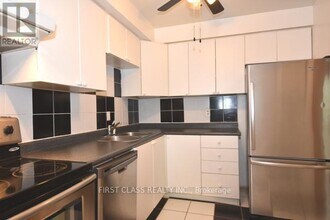 68 Sawdon Dr in Whitby, ON - Building Photo - Building Photo