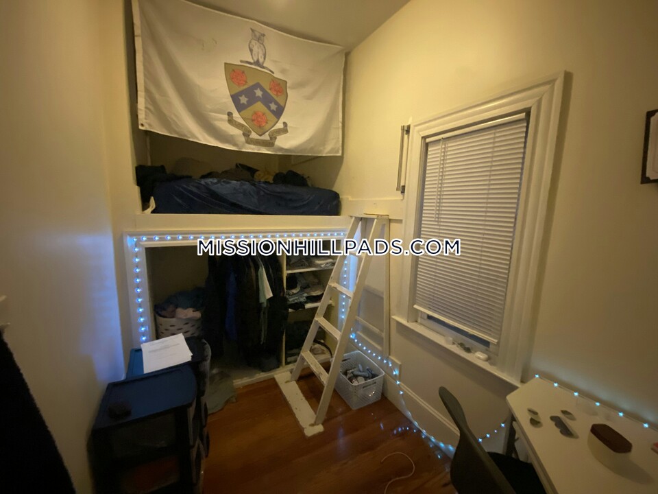 18 Lawn St, Unit 3 in Boston, MA - Building Photo