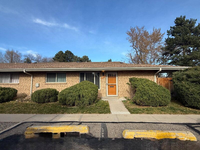 408 E Thunderbird Dr in Fort Collins, CO - Building Photo