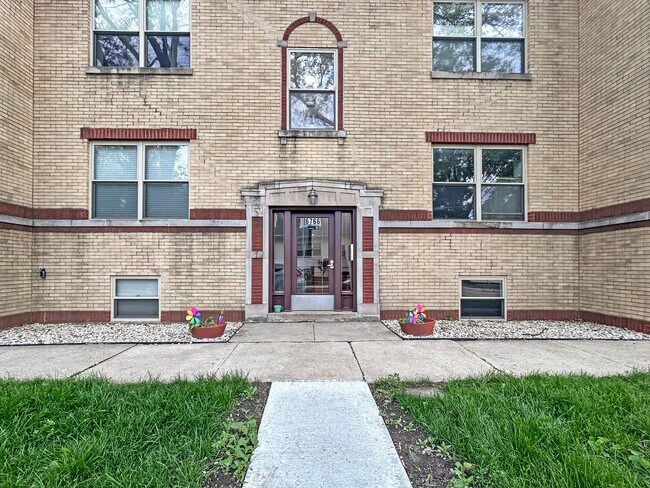 6766 N Onarga Ave in Chicago, IL - Building Photo - Building Photo