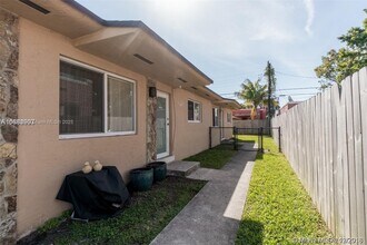 220 NW 46th St in Miami, FL - Building Photo - Building Photo
