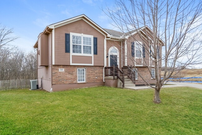 712 Hibiscus Cir in Belton, MO - Building Photo - Building Photo