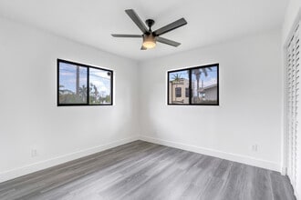 16320 John Morris Rd in Ft. Myers, FL - Foto de edificio - Building Photo
