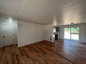 4012 Southway Loop in Springfield, OR - Building Photo - Building Photo