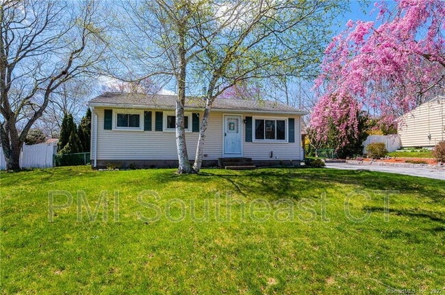 36 Whittle St in Mystic, CT - Building Photo - Building Photo