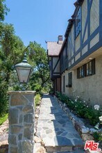 1957 Mandeville Canyon Rd in Los Angeles, CA - Building Photo - Building Photo