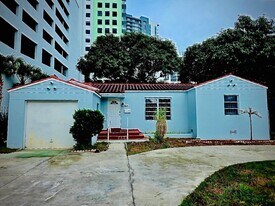 1739 Jackson St in Hollywood, FL - Building Photo