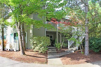 5064 Foothills Dr in Lake Oswego, OR - Building Photo - Building Photo