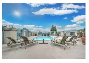 640 W 4th St, Unit 107 in Long Beach, CA - Foto de edificio - Building Photo