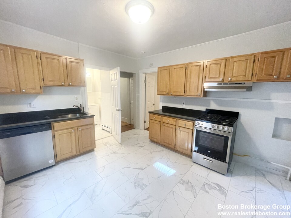 21 Howell St, Unit #2 in Boston, MA - Building Photo