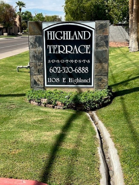 Highland Terrace in Phoenix, AZ - Foto de edificio