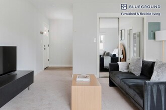 838 Roble Ave in Menlo Park, CA - Foto de edificio - Building Photo